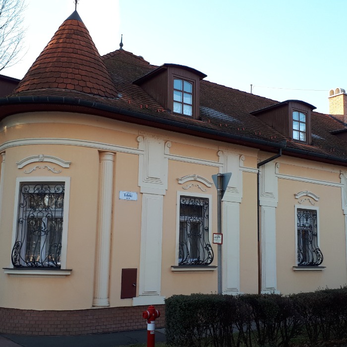 Emlék Békés megye első Artézi Gőz- és Gyógyfürdőjének