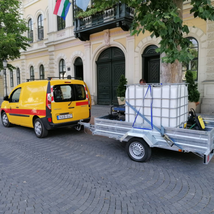 A VÁROS TISZTASÁGÁÉRT MAGASNYOMÁSÚ MOSÓVAL