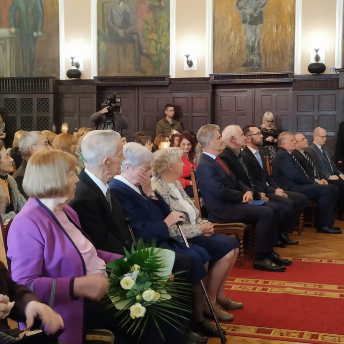 Díszdiplomások köszöntése a Városháza dísztermében