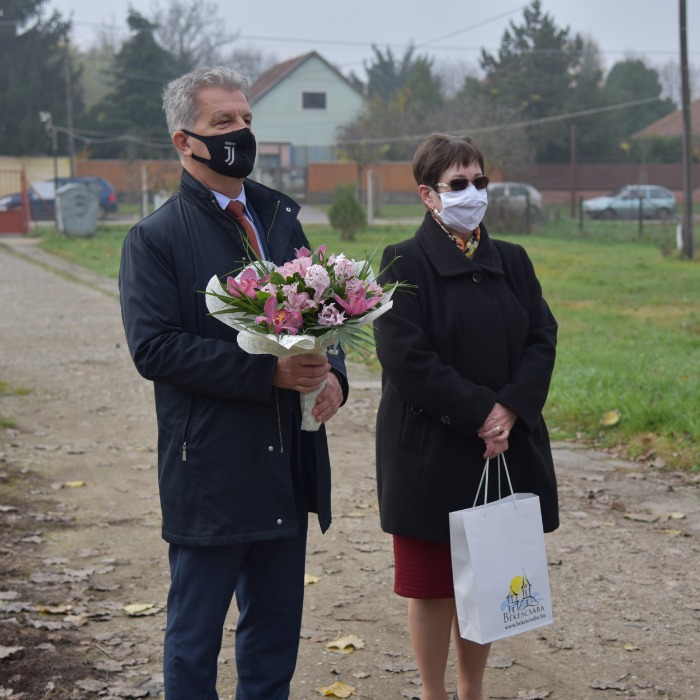 Kiváló Szociális Munkáért kitüntetés átadása a Békéscsabai Családsegítő és Gyermekjóléti Központ Hajléktalanok Átmeneti Szállásán, Nappali Melegedőben és az Utcai Szolgálat kollektívája részére