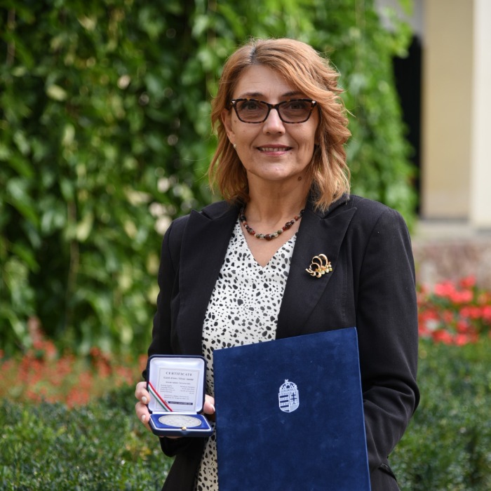 Roszikné Medvegy Gabriella Antónia, Békéscsaba Megyei Jogú Város Polgármesteri Hivatalának anyakönyvvezetője, Közigazgatás Szolgálatáért Érdemérem elismerést szerzett