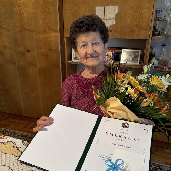 Marik Jánosné köszöntése 90. születésnapja alkalmából