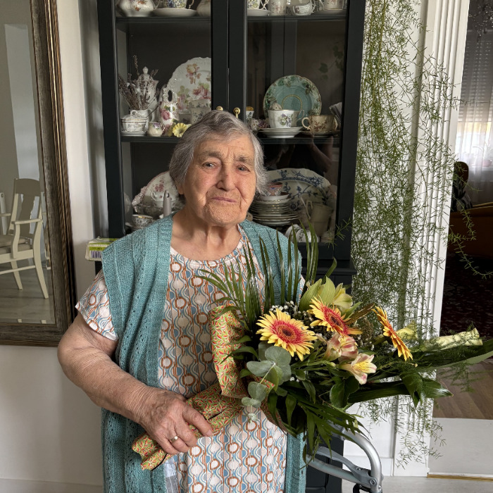 Paróczai Elekné köszöntése 90. születésnapja alkalmából